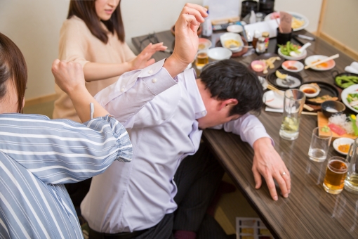 行きたくない人ばかりなのに 会社の飲み会が成立してしまう理由